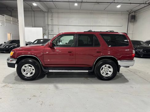 Used 2000 Toyota 4Runner SR5 AWD/4WD image 2