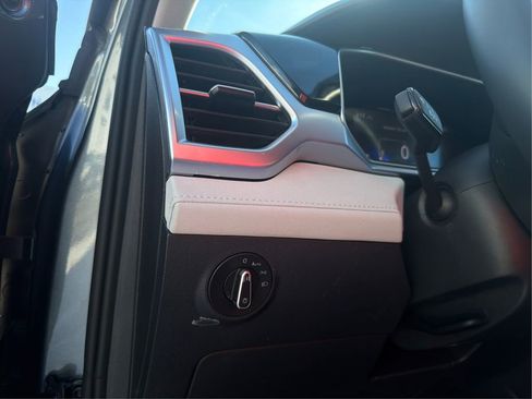 Used 2025 Volkswagen Taos SE image 20