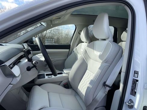 New 2025 Volvo EX90 Ultra w/ Protection Package Premier image 7