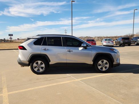 Used 2019 Toyota RAV4 XLE image 7