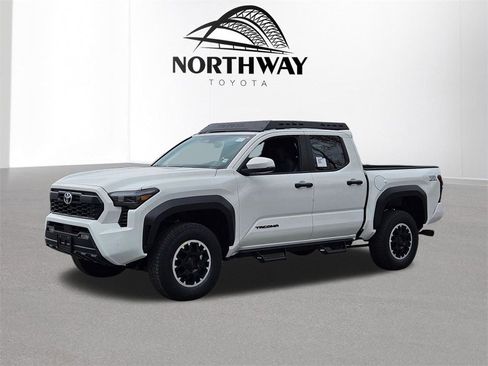 New 2025 Toyota Tacoma TRD Off-Road image 6