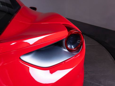 Used 2018 Ferrari 488 GTB RWD image 64