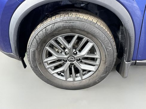 Used 2023 Nissan Rogue S image 38