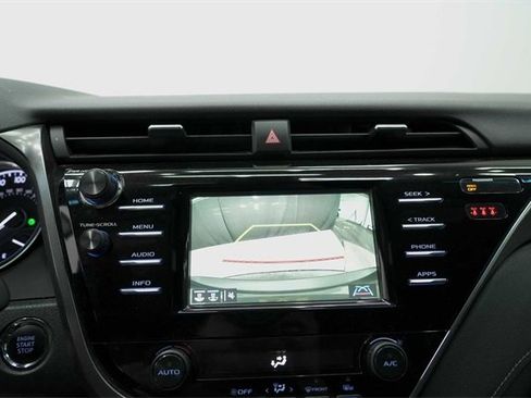 Used 2019 Toyota Camry SE image 30
