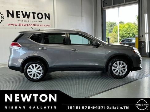 Used 2016 Nissan Rogue S w/ Appearance Package FWD image 4