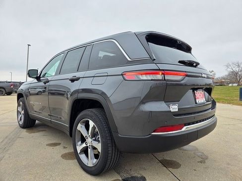 New 2025 Jeep Grand Cherokee Limited w/ Luxury Tech Group II image 6