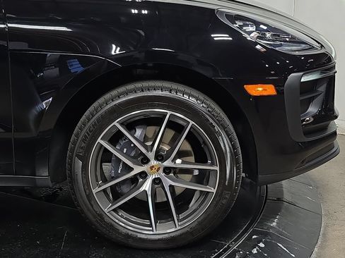 Certified 2026 Porsche Macan AWD/4WD image 11