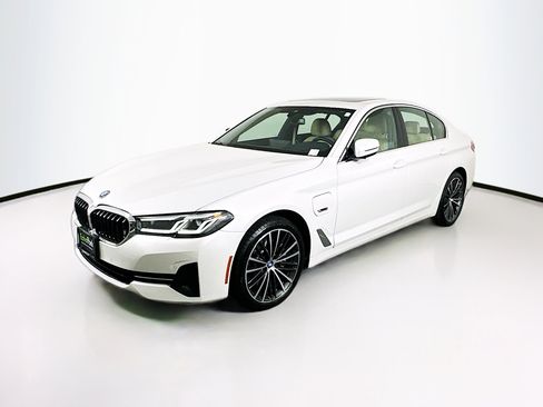 Used 2023 BMW 530e w/ Premium Package image 3