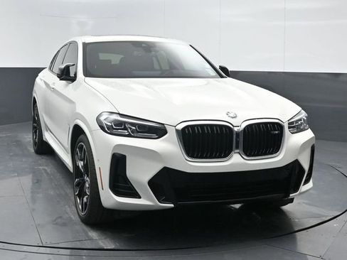 Used 2024 BMW X4 M40i w/ Premium Package image 2