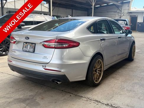 Used 2019 Ford Fusion SE FWD image 4
