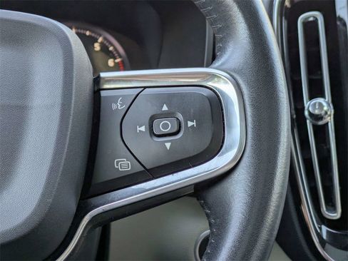 Used 2021 Volvo XC40 T5 Momentum w/ Protection Package Premier image 28