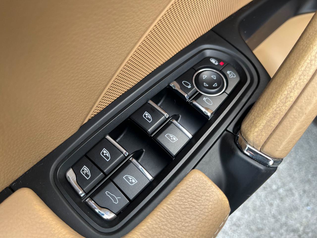 Used 2016 Porsche Cayenne Diesel AWD/4WD image 42