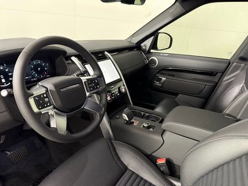 Certified 2025 Land Rover Discovery S image 13