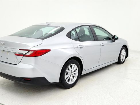 Used 2025 Toyota Camry LE image 4