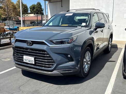 Used 2025 Toyota Grand Highlander AWD image 3