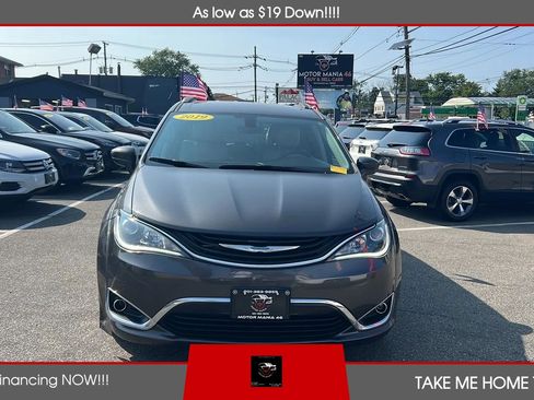Used 2019 Chrysler Pacifica Touring-L FWD image 8