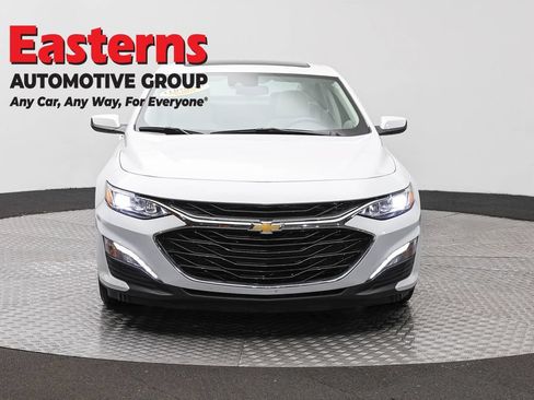 Used 2024 Chevrolet Malibu LT FWD image 2