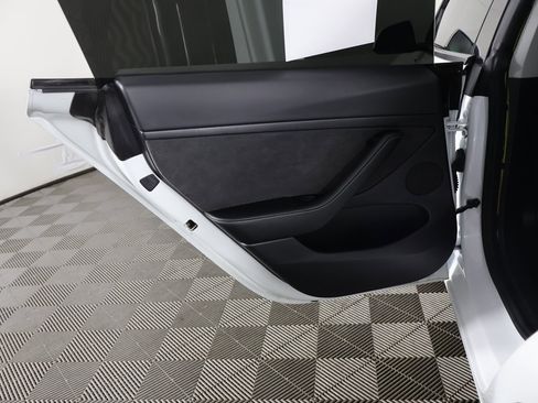 Used 2021 Tesla Model 3 Standard Range Plus image 25