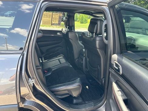 Used 2017 Jeep Grand Cherokee Trailhawk AWD/4WD image 12