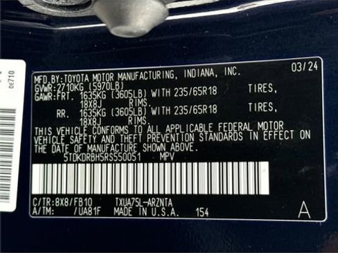 Used 2024 Toyota Highlander LE AWD/4WD image 25