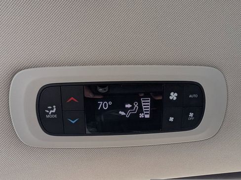 Used 2023 Chrysler Pacifica Touring-L FWD image 35