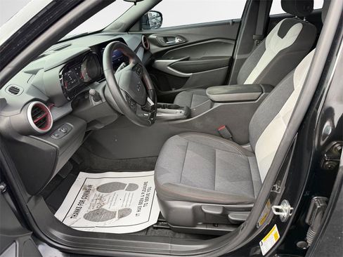 Certified 2024 Chevrolet Trax RS image 12