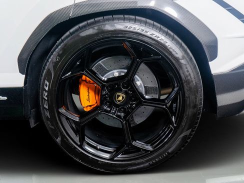 Used 2023 Lamborghini Urus Performante image 7
