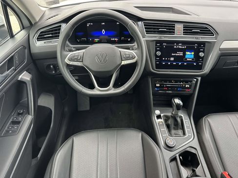 Used 2023 Volkswagen Tiguan SE image 8