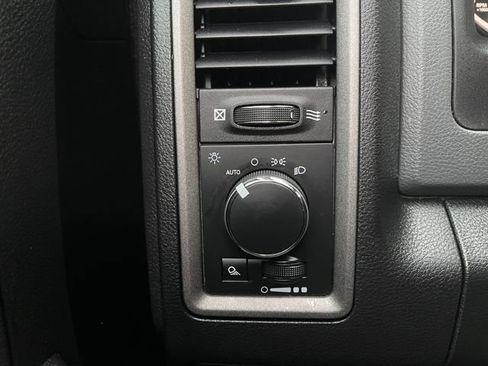 Used 2018 RAM 2500 Tradesman w/ Chrome Appearance Group image 19