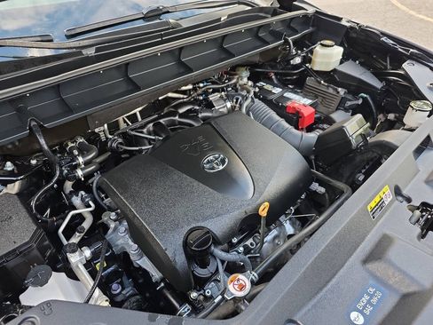 Used 2021 Toyota Highlander XLE FWD image 26