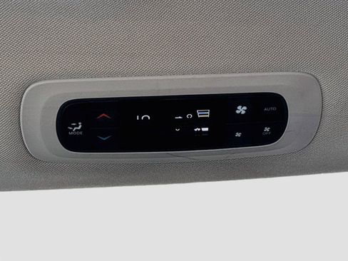 Used 2023 Chrysler Pacifica Touring-L FWD image 24