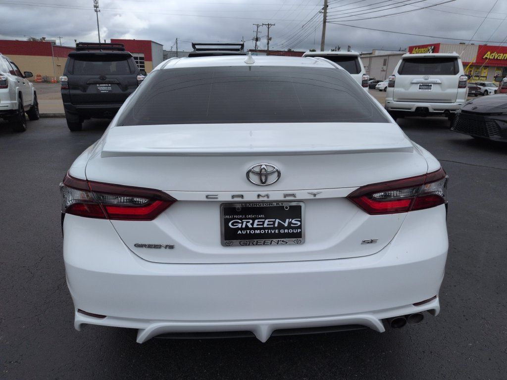 Used 2024 Toyota Camry SE w/ Cold Weather Package FWD image 4