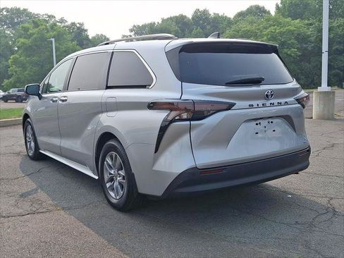Certified 2023 Toyota Sienna XLE FWD image 23