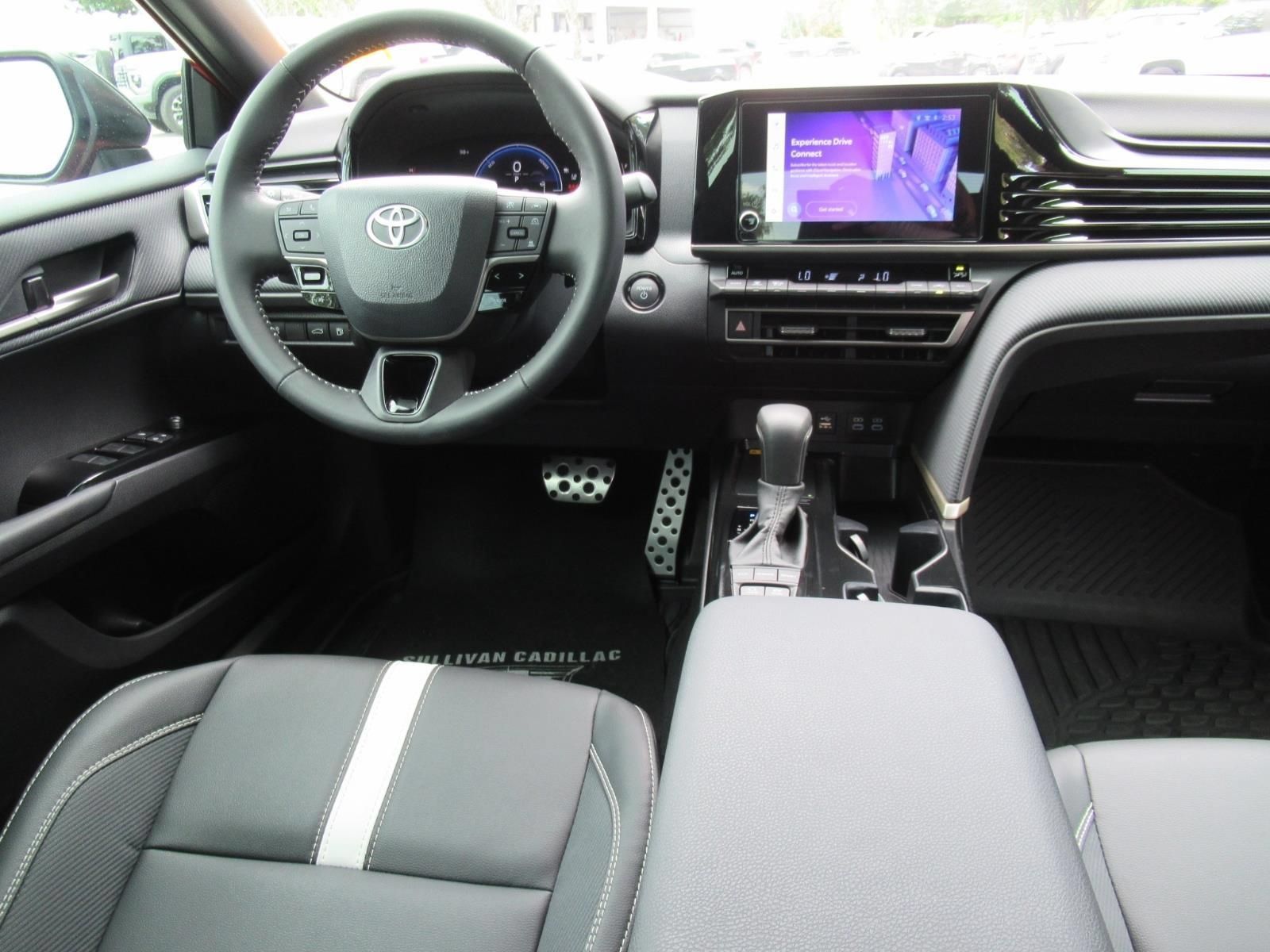 Used 2026 Toyota Camry Hybrid FWD image 12