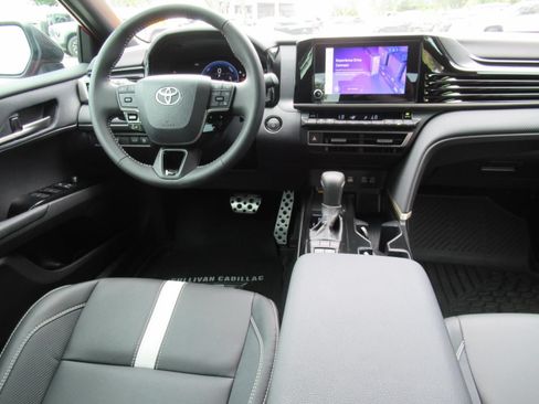 Used 2026 Toyota Camry Hybrid FWD image 12