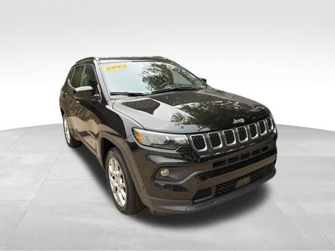 Used 2023 Jeep Compass Latitude AWD/4WD image 3