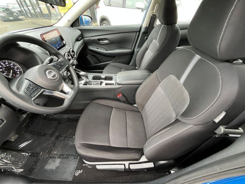 Used 2025 Nissan Sentra SV image 27