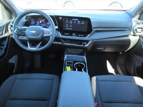 Used 2025 Chevrolet Equinox LT w/ Safety and Technology Package image 11