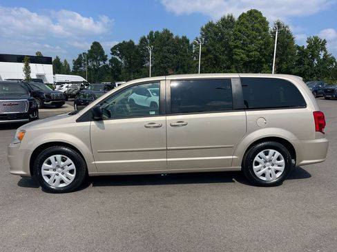 Used 2016 Dodge Grand Caravan SE w/ Quick Order Package 29E SE image 2