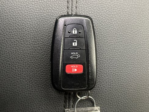 Used 2023 Toyota RAV4 XLE Premium image 10