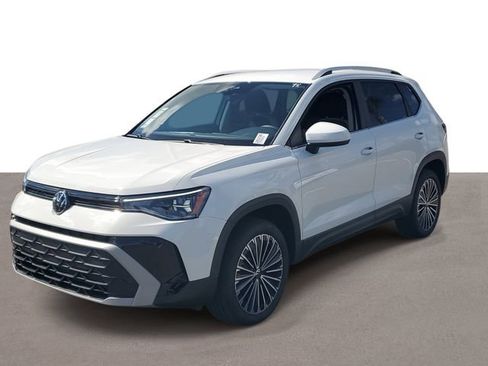 New 2026 Volkswagen Taos SE FWD image 2