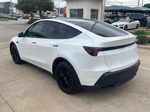 Used 2026 Tesla Model Y Long Range RWD image 5