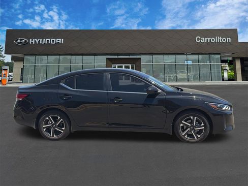 Used 2025 Nissan Sentra SV w/ All-Weather Package FWD image 4