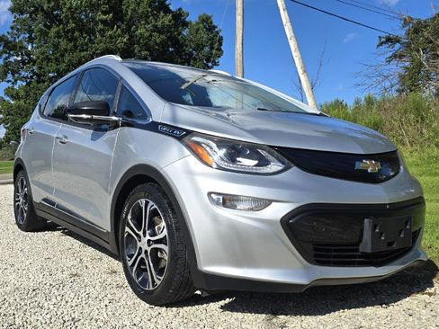 Used 2018 Chevrolet Bolt Premier w/ Driver Confidence II Package FWD image 11