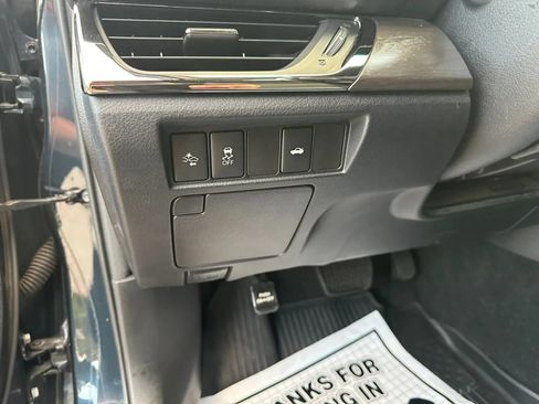 Used 2018 Toyota Avalon XLE Plus FWD image 10