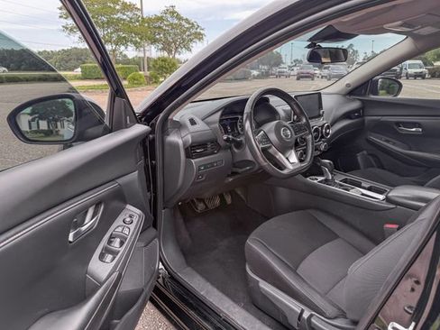 Used 2022 Nissan Sentra SV FWD image 11
