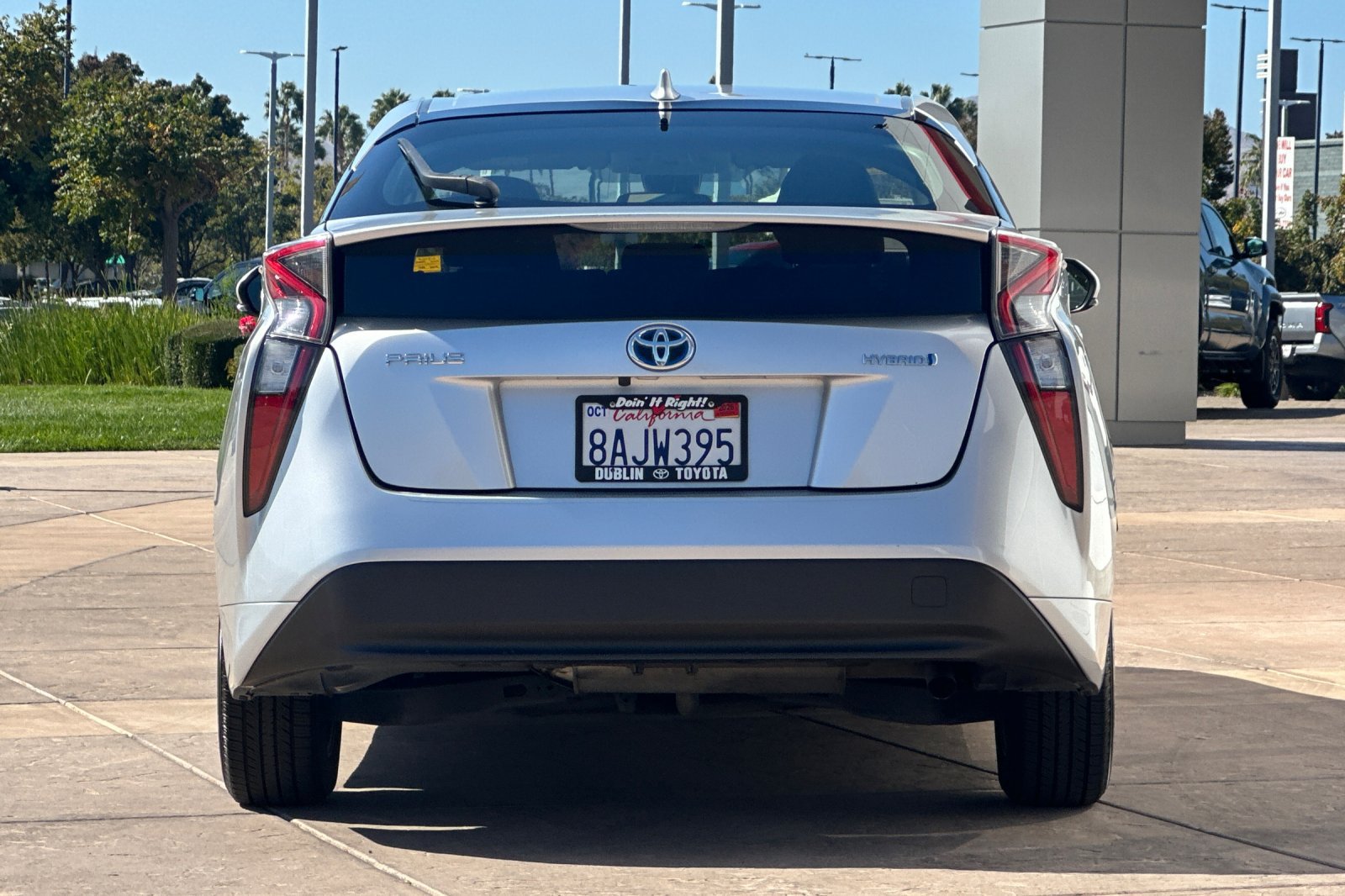 Certified 2017 Toyota Prius Two w/ Carpet Mat Package FWD image 6