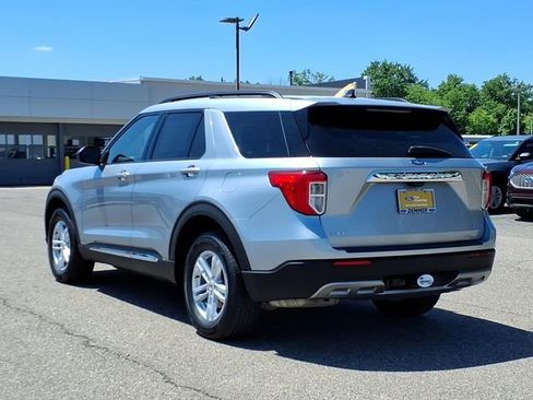 Certified 2023 Ford Explorer XLT w/ Equipment Group 202A AWD/4WD image 4