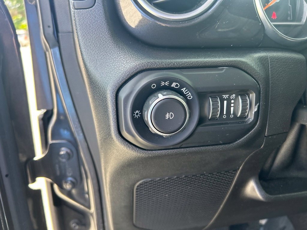 Used 2021 Jeep Wrangler Unlimited Sahara AWD/4WD image 38