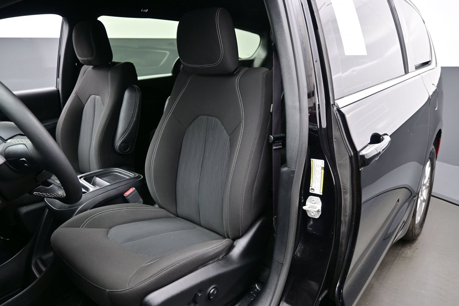 Used 2024 Chrysler Pacifica Touring FWD image 15